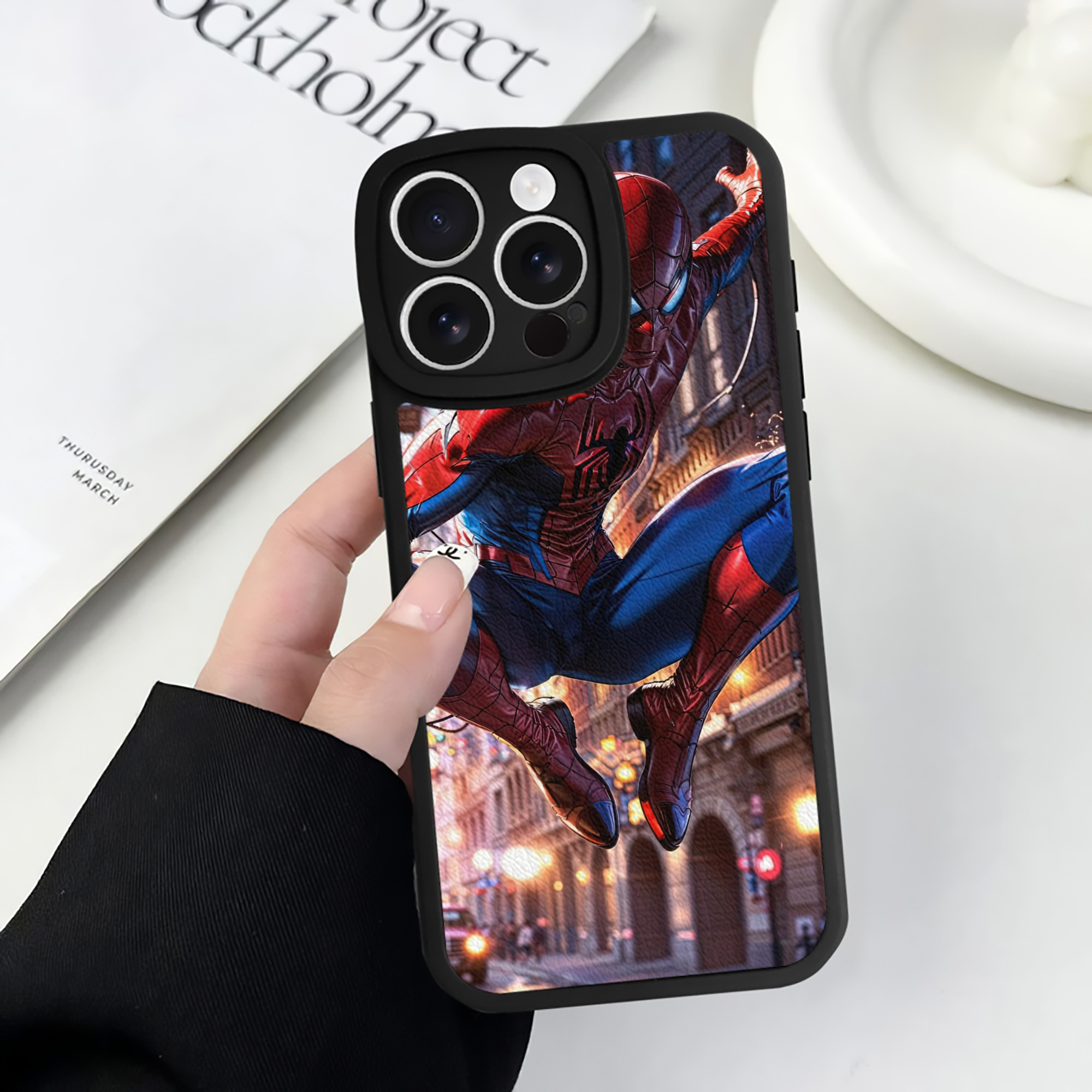 （画像用） Spider Man スパイダーマン 【iPhone 16シリーズ対応】シリコンスマホケース（レザー調） 材質：シリコン